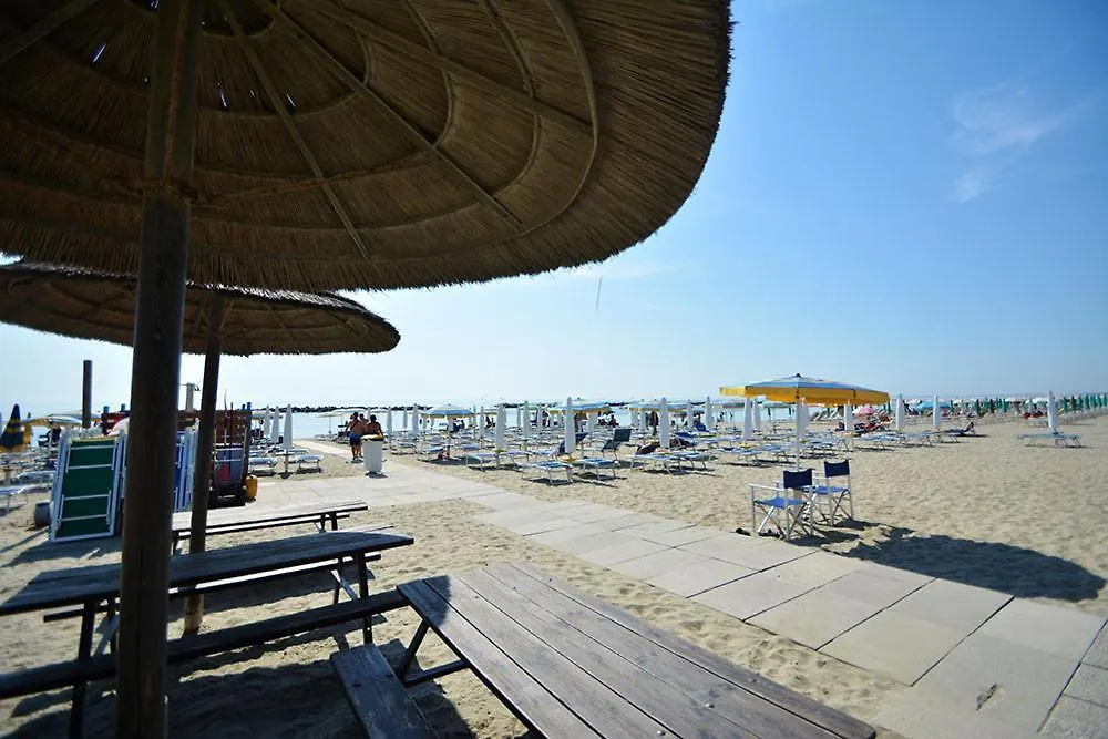 Bella Romagna Hotel Casal Borsetti 2*,  Italy